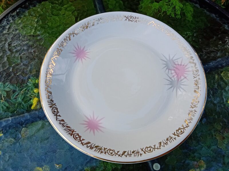 Šķīvis servējamais d.=27cm, servīze "Spīdola" balta ar zeltu un zvaigznēm (Spīdola 62)
