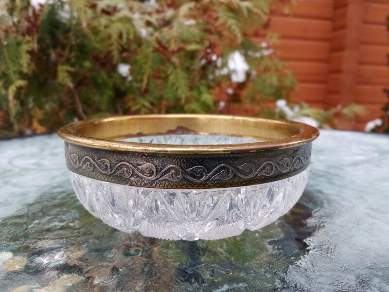 Mazā izsmacināta kristāla bļodiņa ar ļoti smalku gravēšanu un meļhiora apmali (Kristāls sk 10)