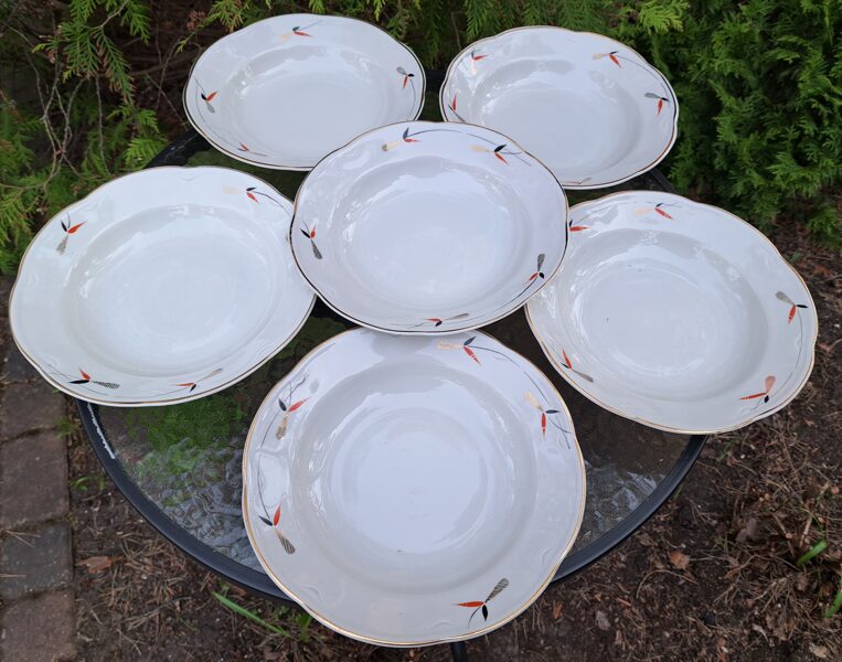 Zupas šķīvji d=24cm, ar melnu-sarkanu-zelta rokas gleznojumu, pusdienu servīze ROKOKO (Rokoko 67)