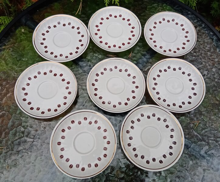 Apakštase, plānsienu kafijas servīze "RĪGA" ar kafijas pupiņām un zeltu (Rīga 80 07)