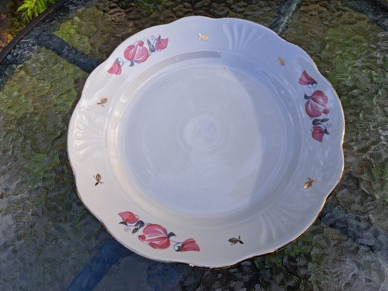 Servējamais šķīvis ar puķuzirnīšiem, diam.27cm,  RPR (Māra pusdienu 153)