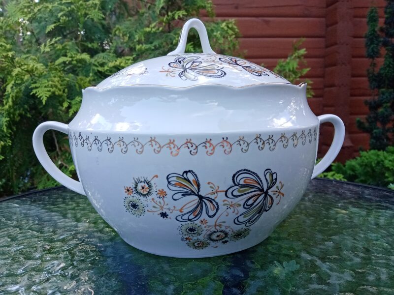 Terīne ar bešā un melnām puķēm un zeltu, forma "Vilnis", RPR (Vilnis 68)