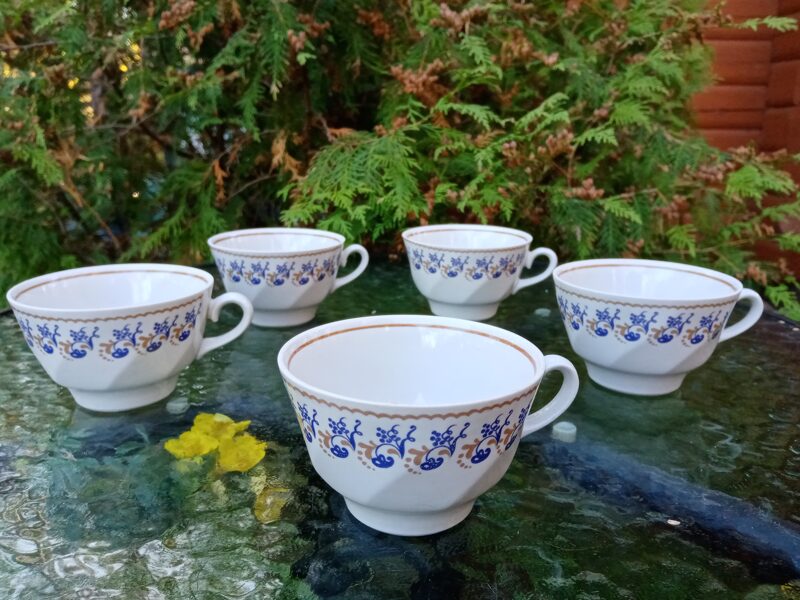 Krūzīte, tējas servīze "Viktorija" ar zilu dekolu bez zelta (Viktorija t 42)