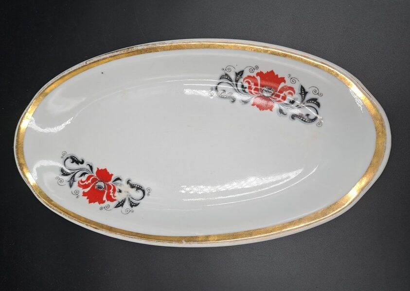 Garenais šķīvis L=30cm, pusdienu servīze "Aija-2" ar magonēm un platu zelta malu, RPR (Aija-2 pus 63)