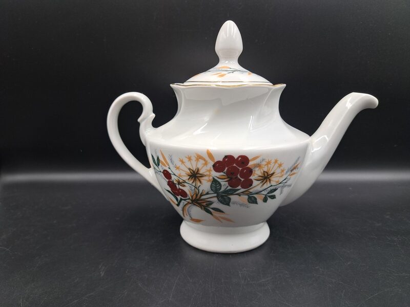 Mazā tējkanna, skaista tējas servīze "Viktorija" ar ogām un zeltu, RPR (Viktorija t 173)