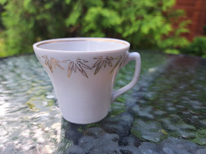 Krūzīte balta ar zelta puszvigznēm no "Stella", PFF (Stella 60)