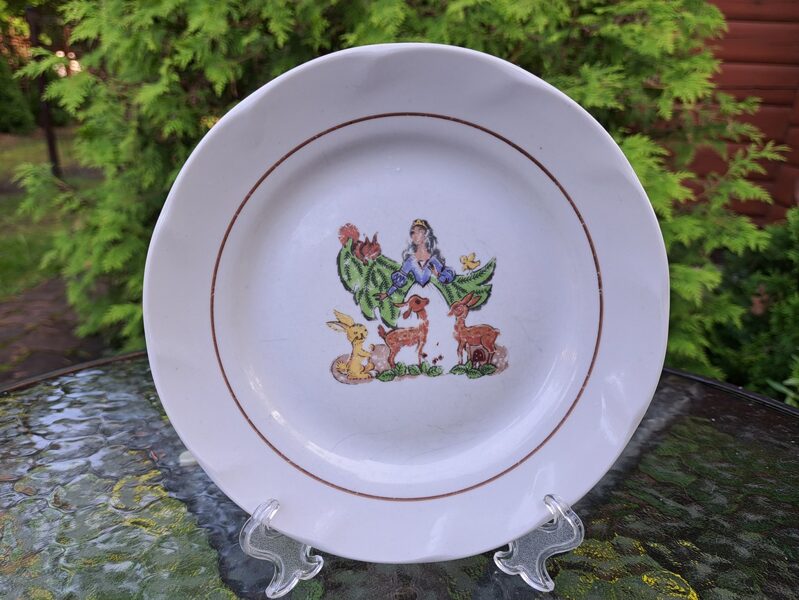 Vintāžs bērnu salātu šķīvis "Sniegbaltīte", forma "Viktorija", RPR (Bērnu 92)