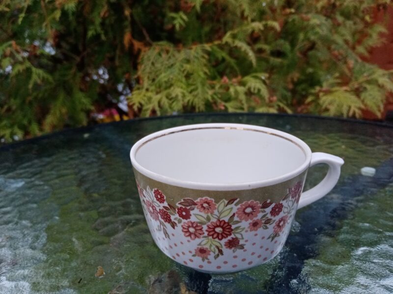 Krūzīte, servīze "Karīna", dekols: haki krāsa ar rozā puķītēm un zeltu, RPR (Karīna 87)