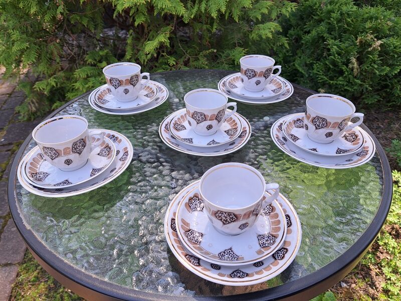 Kafijas pāri (krūzīte+apakštase+kūku šķīvis), plānsienu kafijas servīze "RĪGA" ar bešā-brūnu dekolu ar zeltu, RPR (Rīga 80 94)