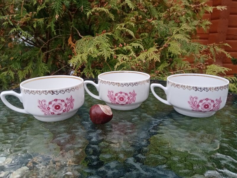 Krējuma kanniņa ar rozā puķēm un zelta ornamentu, tējas servīze "Aija-2", RPR (Aija-2 tējas 85)