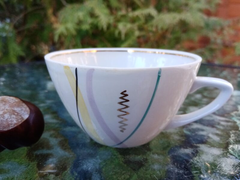 Krūzīte ar viņainām svītrām un zetu, kafijas servīze "Ausma", slīpējums (Ausma 66)