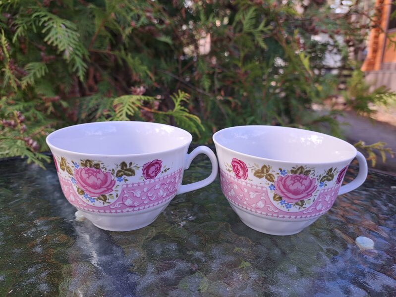 Krūzītes, tējas servīze "Māra" ar rozēm uz rozā fona, bez zelta, RPR (Māra tējas 107)