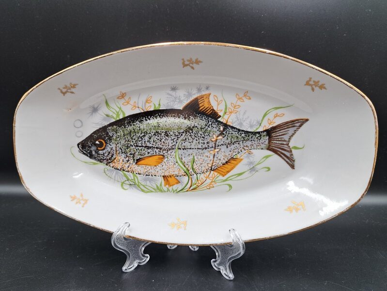 Šķīvis garenais ar zivi un zeltu, L=26cm, RPR (Citi pusd 193)