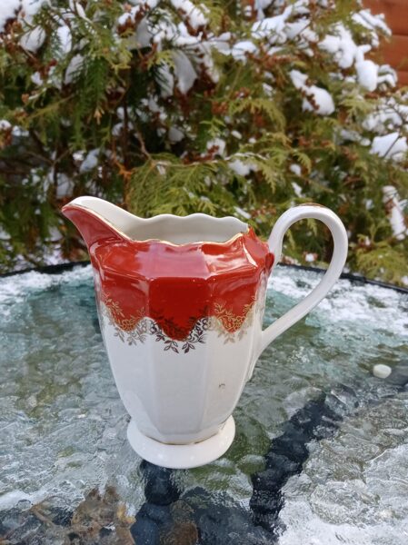 Krējuma kanniņa ar sarkanu augšējo daļu un zeltu, RPF (Rubenss 42)