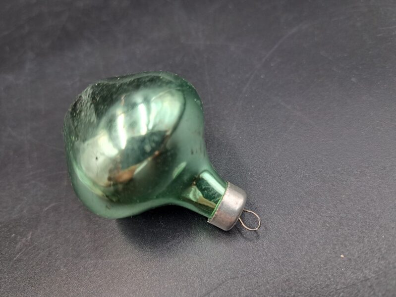 Auguis zaļš mazs (Egle augļi 31)