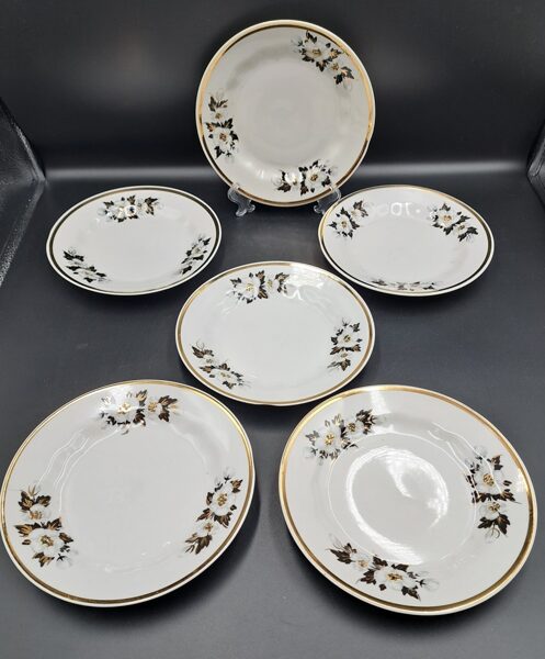 Deserta šķīvji, "Sigulda" ar jasmīnu, razošanas nelīdzenums gar malu, zīmogs "BEZŠĶIRAS" (Sigulda 147)