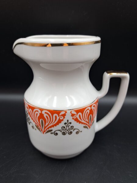 Krējuma kanniņa Aija-2 ar bagātīgu sarkanu ar zeltu ornamentu, RPR (Aija-2 tējas 136)