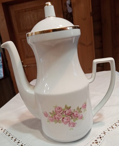 Lielā tējkanna ar rozītēm, tējas servīze "Aija-2" (Aija-2 tējas 24)