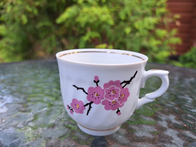 Krūzīte no servīzes "Rīga", 80.-ie gadi, ar sakuru un zeltu, RPR (Rīga 80 57)