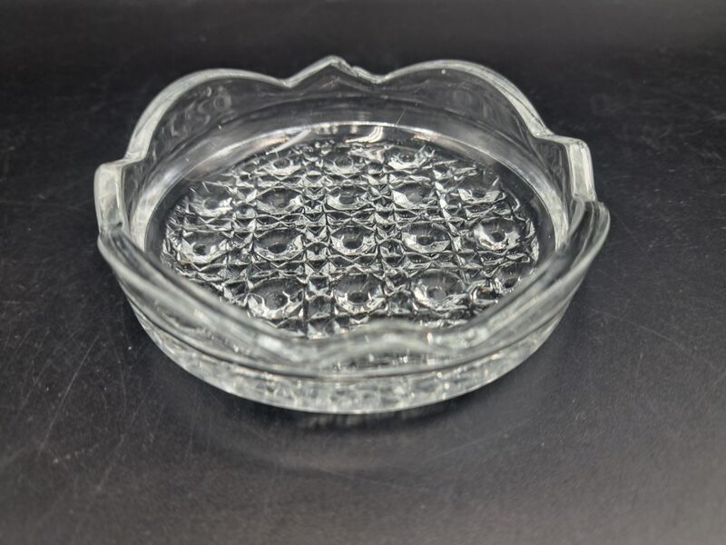 Presēta stikla šķīvis, līdzīgs sērijai  "Diamand" (Stikls sk 243)