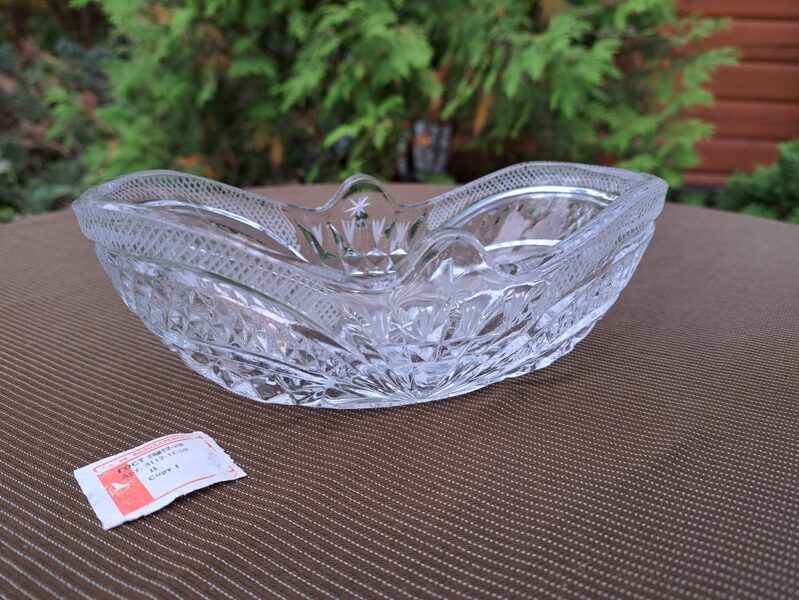 Jaunā mazā izsmacināta kristāla laiviņa, stikla rūpnīca Volodarskogo (Gusl Hrusrtaļnij), PSRS (Kristāls sk 24)