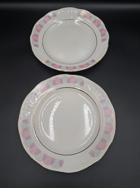 Kūku šķīvji ar reti sastopamu rozā-pelēku dekolu, tējas servīze "Māra" (Māra tējas 141)