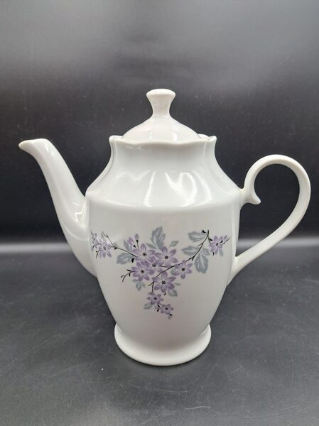 Lielā tējkanna no tējas servīzes "Ārija" ar maigām lillā puķēm bez zelta, RPR. Tilpums 1,4 L (Ārija tējas 120)