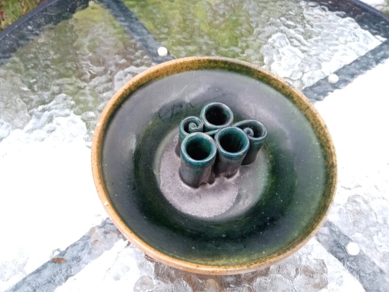 Skaista vidēja lieluma keramikas vāze-bļoda ar 3 stobriņiem (Keram 58)