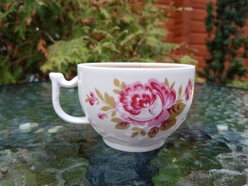 Brīnišķīga tējas krūzīte ar košām rozēm un reljefa virsmu ar zeltu, Verbilki (Verbilki 11)