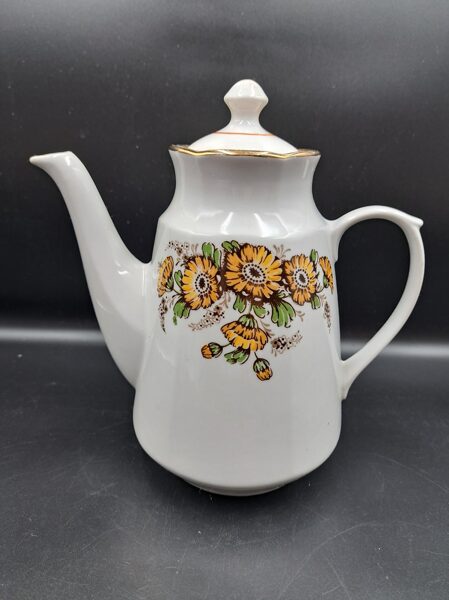 Lielā tējkanna "Karīna" ar kliņģertēm un zeltu, vāciņs(forma Karīna) ar lustru, RPR (Karīna 124)