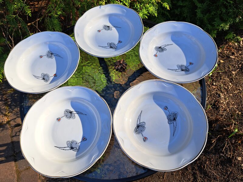 Zupas šķīvji lielie d=24cm , forma ROKOKO ar pelēku un sarkanu magoni, PFF (Rokoko 99)