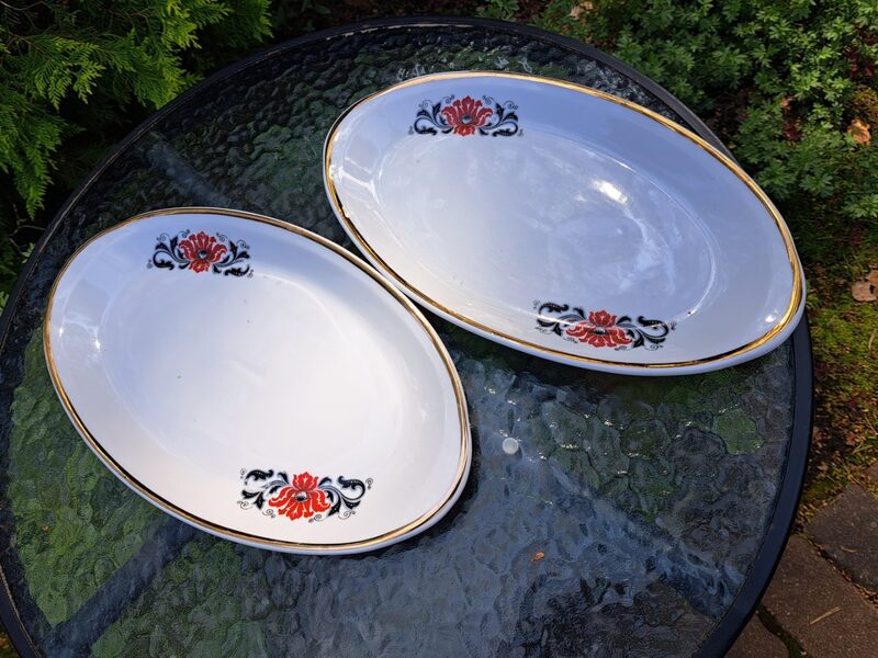 Garenais šķīvis 35,5cmx20,5cm, pusdienu servīze "Aija-2" ar magonēm un platu zelta malu, RPR (Aija-2 pus 80)