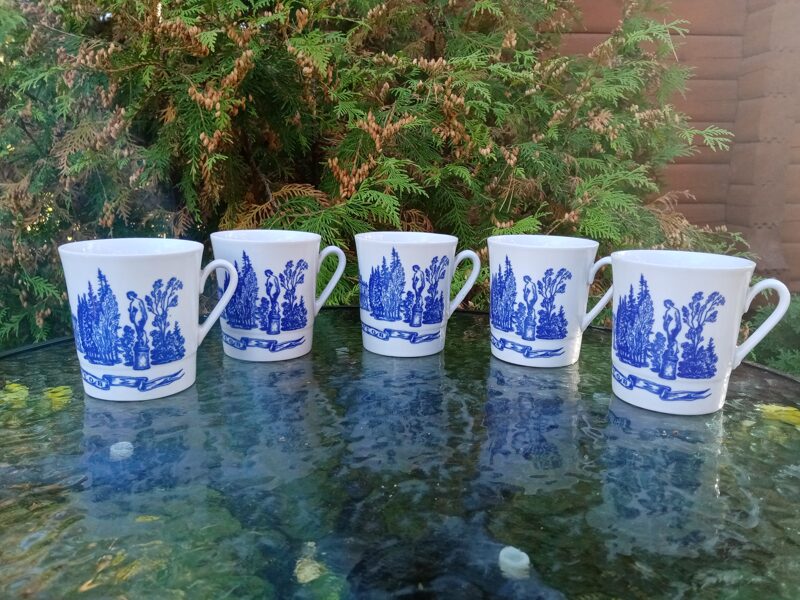 LFZ lielā tējas krūzes ar zilu dekolu un uzrakstu "Ломоносов" (LFZ 29)