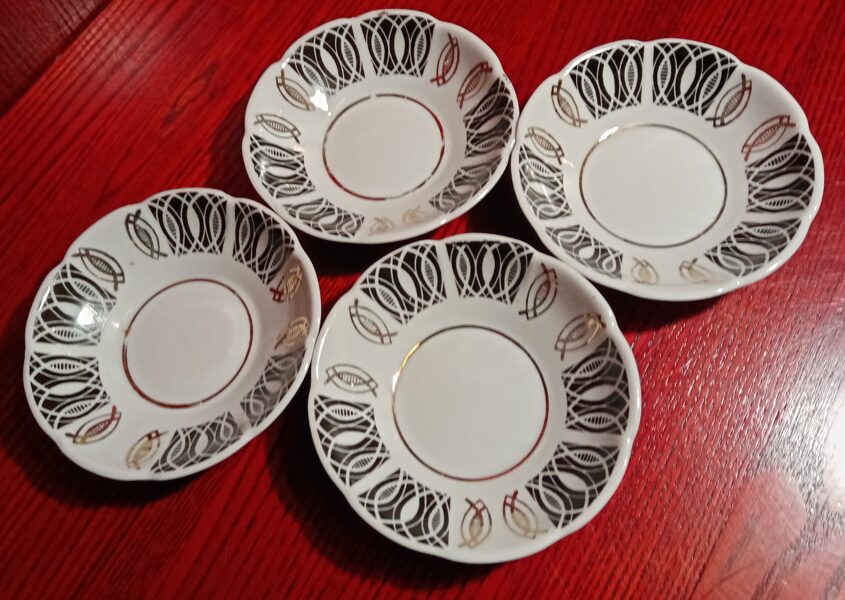 Ievārījuma bļodinas ar melnu un zeltu dekolu (Citi 187)