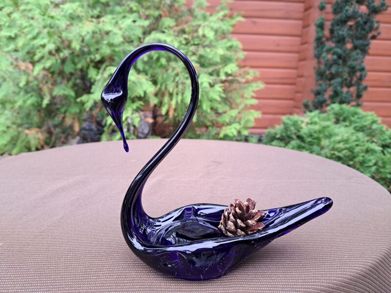 Tumši zils stikla gulbis-bļodiņa, Eiropa. Roku darbs (Citi st 130)