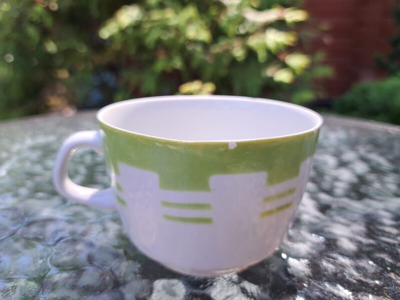 Tējas krūzīte ar zaļu dekolu, tējas forma "Viola", PFF (Viola 12)