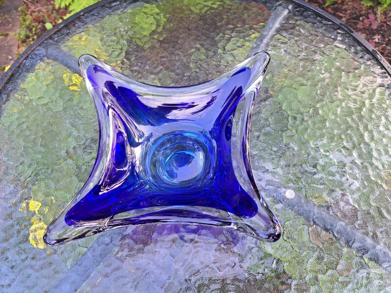 Ļoti eleganta bļoda, stilīga uz kājiņas no sērijas "Arktika", zila ar caurspīdīgu stiklu (Stikls sk 55)