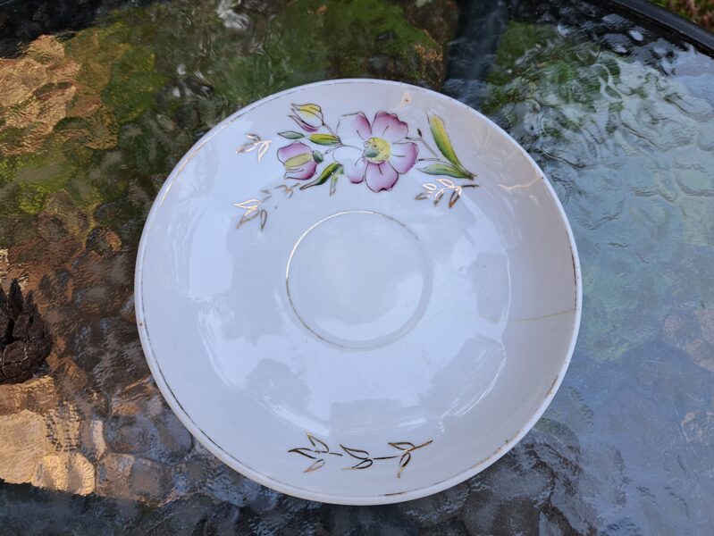 Apakštase ar maigu rozā puķi un zeltu, tējas servīze "Rubenss", PFF (Rubenss 55)