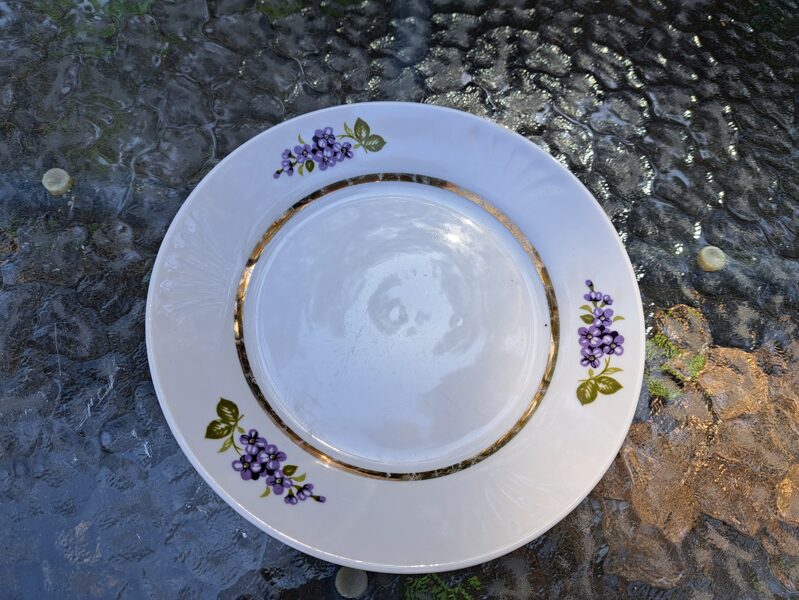 Kūku šķīvis, tējas servīze "Māra" ar ceriņiem un zeltu (Māra tējas 65)