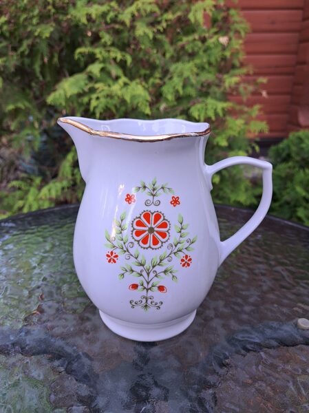 Sulas krūze ar stilizētu puķu dekolu, RPR. Forma "Ārija" (Krūze 18)