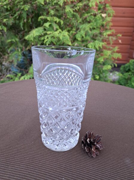 Vāzīte taisna, izspiests stikls. H=14cm (Stikla vaze 70)