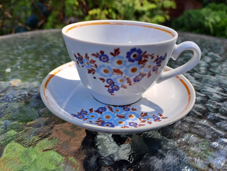 Tējas pāris ar zilām puķītēm un bēšu lustru (Viktorija t 79)