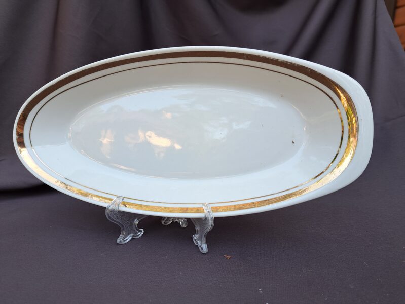 Servējamais garenais šķīvis 28cmx13cm, balts ar zeltu, pusdienu servīze "Jaunā", PFF (Jaunā 10)