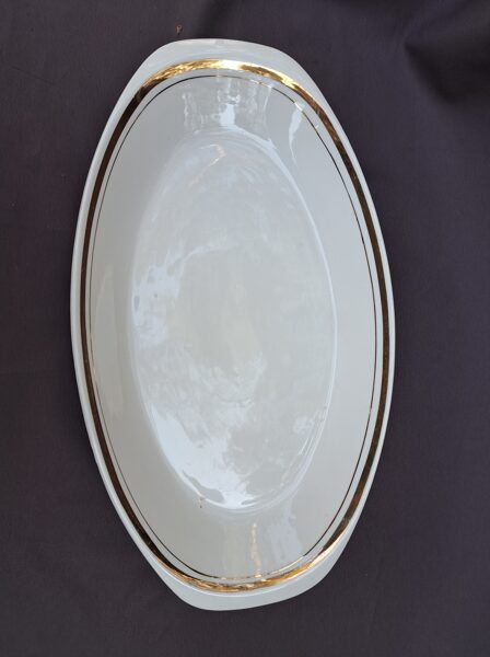 Lielais garenais servējamais šķīvis 35cmx20cm, balts ar zeltu, pusdienu servīze "Jaunā", PFF (Jaunā 11)
