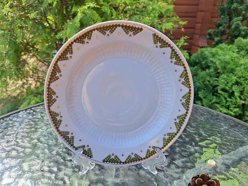 Kūku šķīvis, plānsienu servīze "Diāna" ar retu tautīsku dekolu un zeltu, slīpējumi, RPR (Diāna 51)