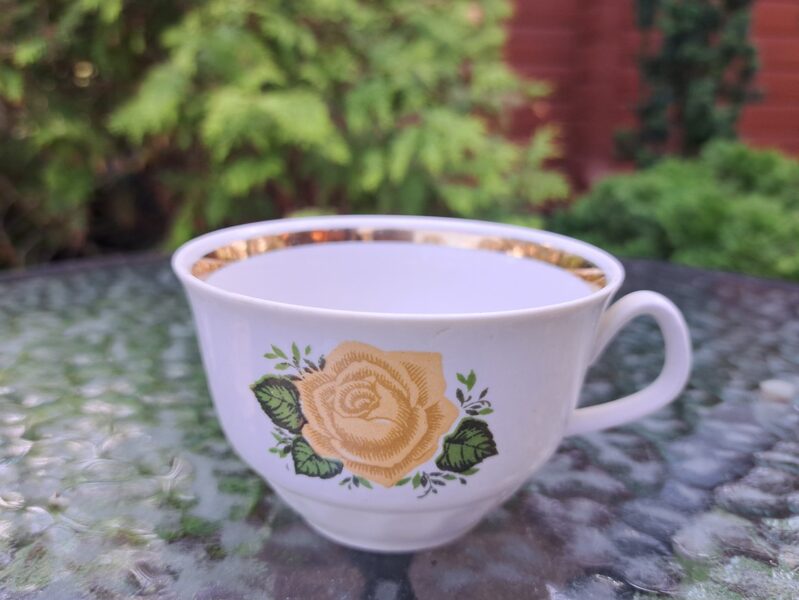 Krūzīte no tējas servīzes "Māra" ar dzeltenām rozēm, RPR (Māra pusdienu 95)