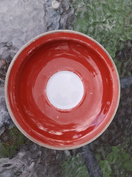 Apakštase tumši sarkana, gar malu ir bešas krāsas svītra (bez zelta), Kuzņecovs (Kuzņecovs 62)