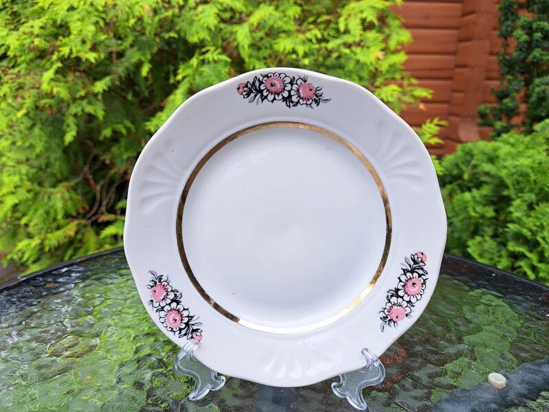 Kūku šķīvis, tējas servīze "Māra" ar lillā puķītēm, RPR (Māra tējas 111)