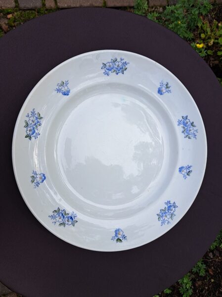 Lielais servējamais šķīvis ar zilām puķēm d=36cm, no fajansa pusdienu sevīzes, PFF (Fajansa pusdienu 14)