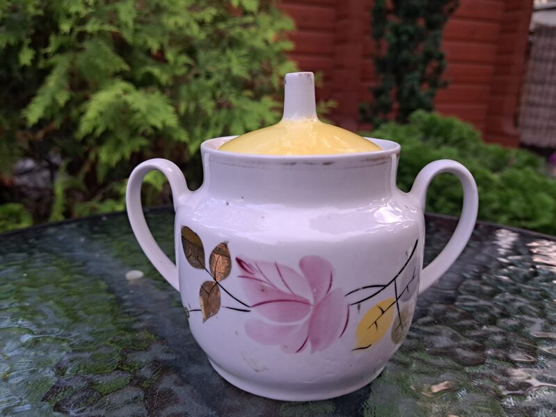 Cukurtrauks ar vāciņu, servīze Rīga 60.-ie ar rokas gleznojumu, RPR (Rīga-60 87)